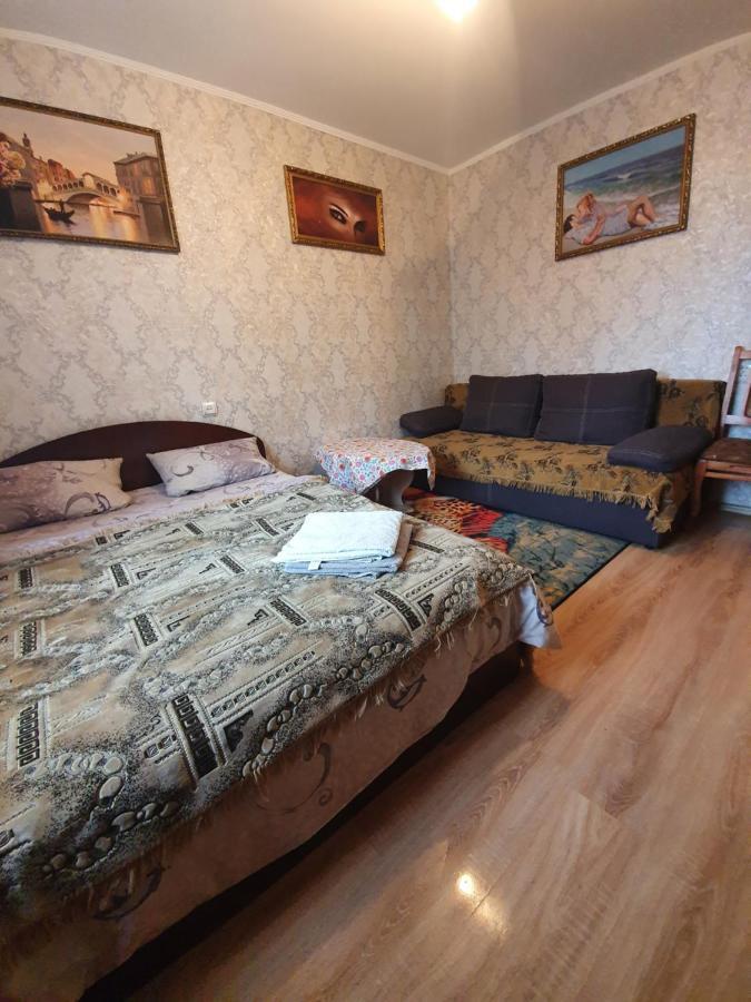Аpartments Rivne Hotel Kvartira Автовокзал Центр Exteriör bild